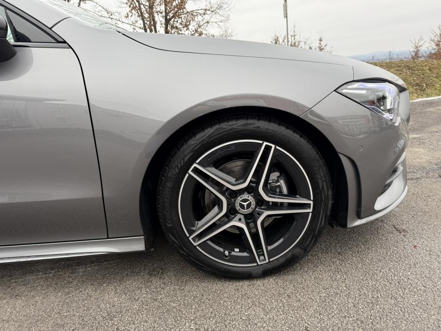 Mercedes-Benz CLA 180 D SHOOTING BRAKE Mercedes-Benz CLA 180 D SHOOTING BRAKE