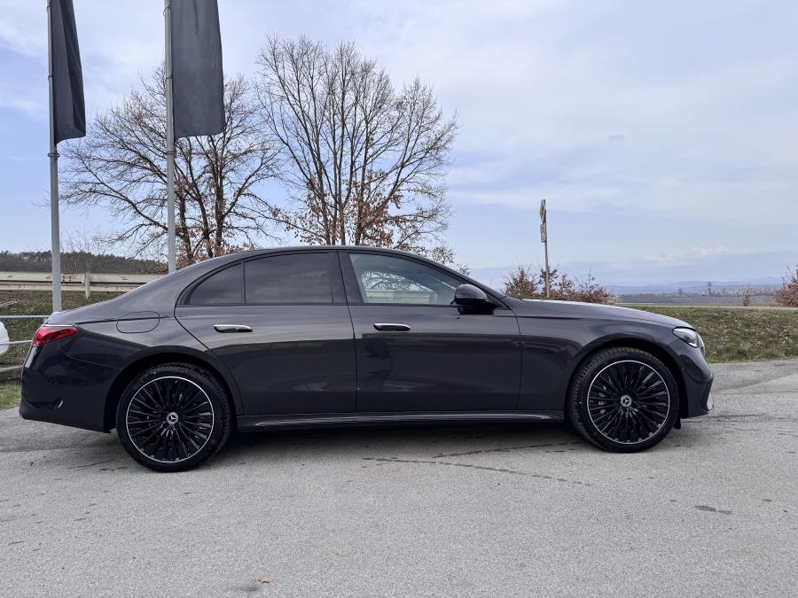 Mercedes-Benz E 220 D 4MATIC Mercedes-Benz E 220 D 4MATIC