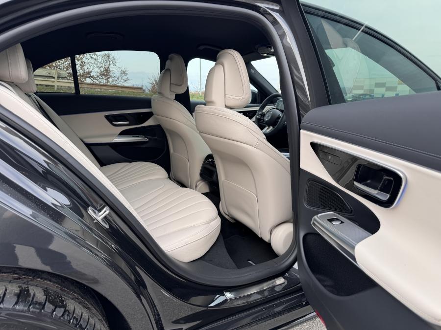 Mercedes-Benz E 220 D 4MATIC Mercedes-Benz E 220 D 4MATIC
