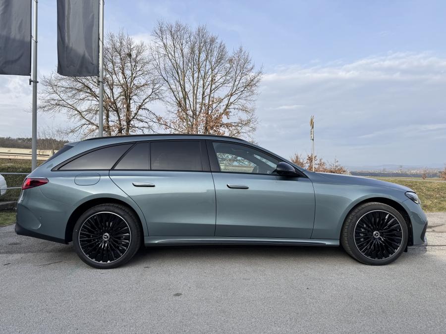 Mercedes-Benz E 220 D Mercedes-Benz E 220 D