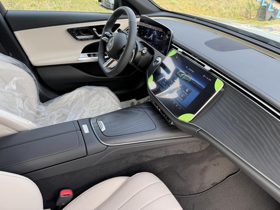 Mercedes-Benz E 220 D Mercedes-Benz E 220 D