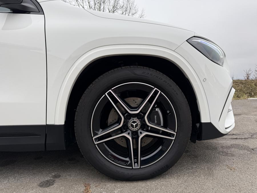 Mercedes-Benz GLA 180 D Mercedes-Benz GLA 180 D
