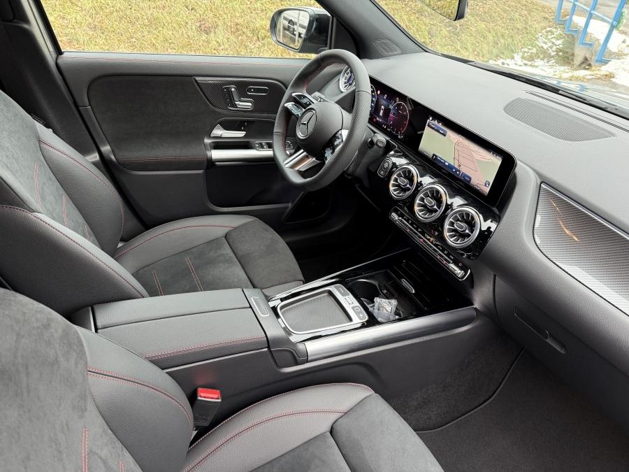 Mercedes-Benz GLA 200 D 4MATIC Mercedes-Benz GLA 200 D 4MATIC