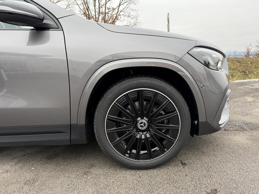 Mercedes-Benz GLA 200 D 4MATIC Mercedes-Benz GLA 200 D 4MATIC