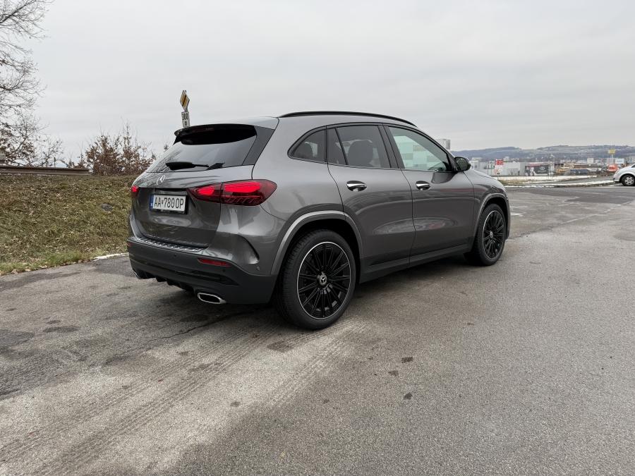 Mercedes-Benz GLA 200 D 4MATIC Mercedes-Benz GLA 200 D 4MATIC