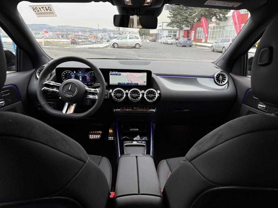 Mercedes-Benz GLA 200 D 4MATIC Mercedes-Benz GLA 200 D 4MATIC
