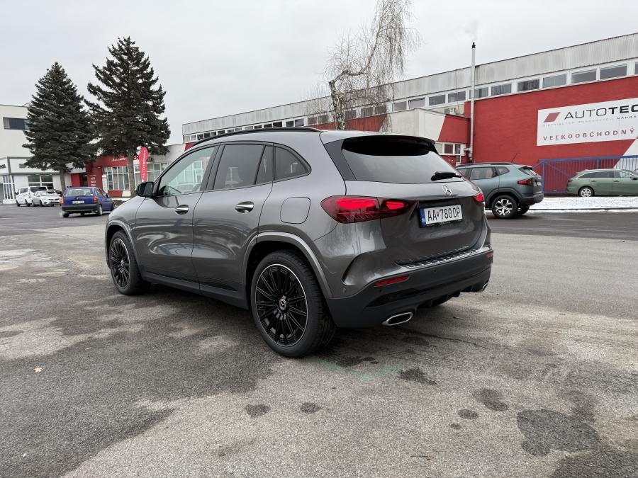 Mercedes-Benz GLA 200 D 4MATIC Mercedes-Benz GLA 200 D 4MATIC