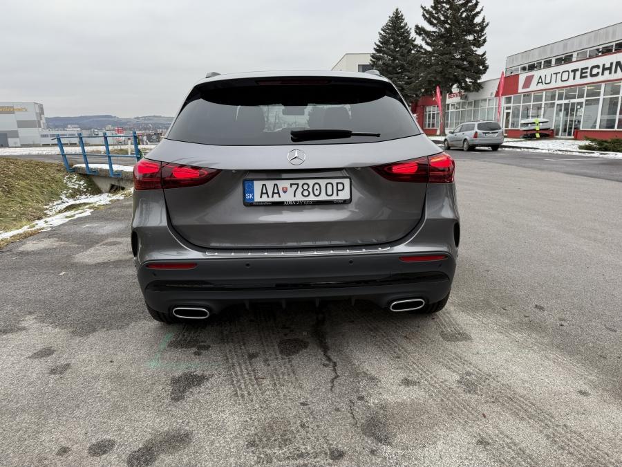 Mercedes-Benz GLA 200 D 4MATIC Mercedes-Benz GLA 200 D 4MATIC